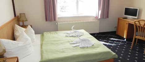 1 bedroom, bed sheets