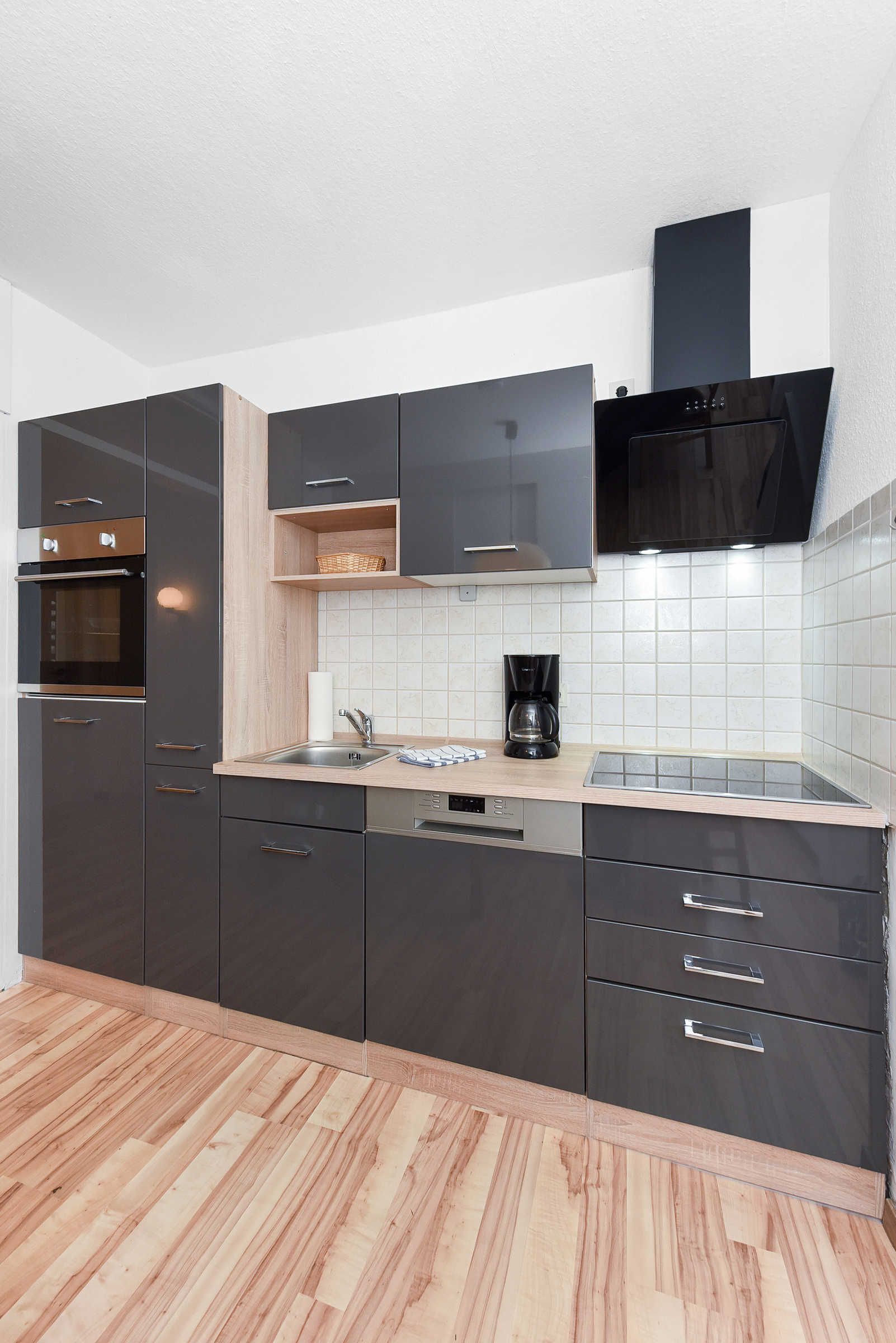 Geladeira, cadeirão de bebê