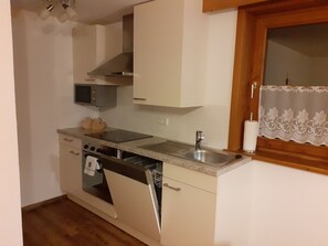 Frigorifero, microonde, forno, lavastoviglie