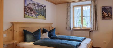 1 bedroom, in-room safe, WiFi, bed sheets