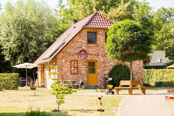 Exterior - 4-room country house (4) with sauna and fireplace (86m²) - Ferienhof Landhäuser (Bastorf)