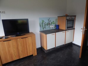 Refrigerador, microondas, cafetera y tetera y tetera eléctrica 