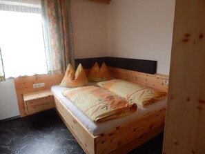 1 bedroom, WiFi, bed sheets