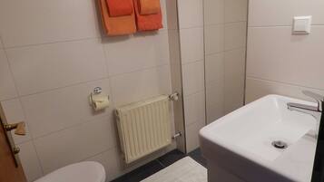 Shower, towels