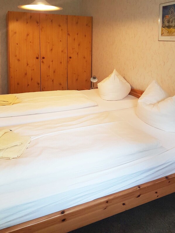 2 bedrooms, travel crib, bed sheets - 3-R-FeWo 09 - Ferienpark Waldperle (Trassenheide)