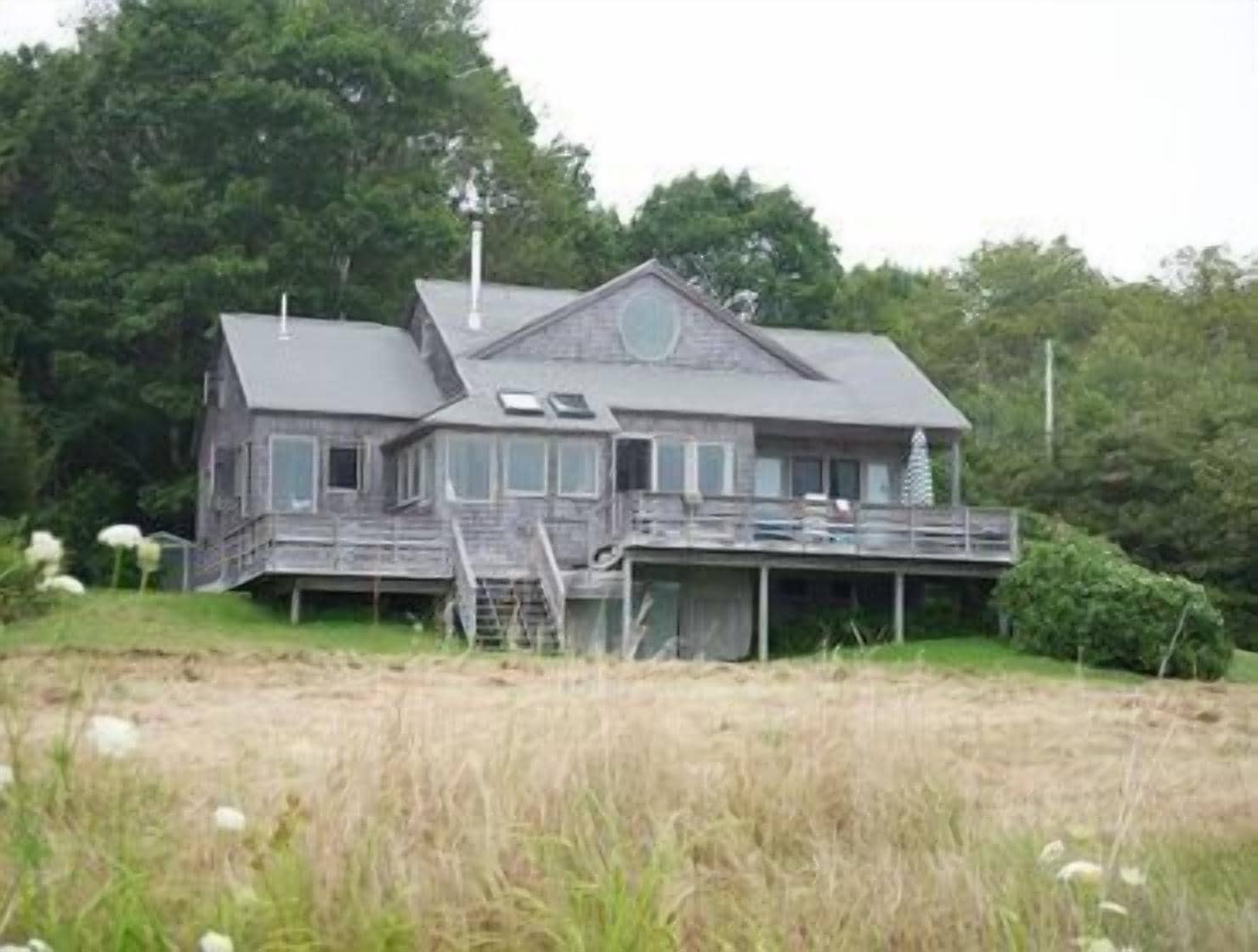 Oak Point Cottage - Waterfront with a great beach