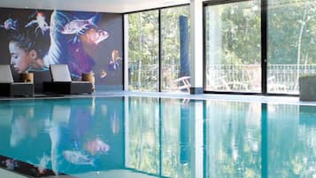 Piscina coperta, una piscina riscaldata