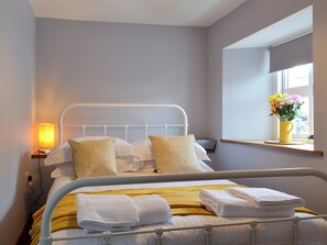 2 多间卧室、旅行婴儿床、免费 WiFi、床单