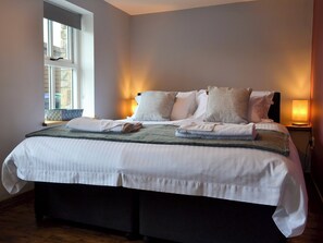 2 bedrooms, travel cot, free WiFi, bed sheets - 2 bedroom accommodation in Ireby, near Caldbeck (Ireby, near Caldbeck)