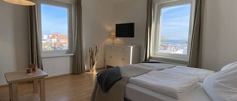 2 عدّة غرف نوم وواي فاي وملاءات أسرّة