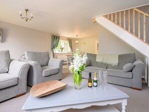 Living area - Alder Lodge is located within picturesque rural Norfolk. (Yaxham, near Dereham)