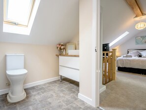1 bedroom, free WiFi, bed sheets - Alder Lodge is located within picturesque rural Norfolk. (Yaxham, near Dereham)
