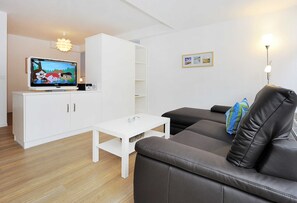 TV - Vacation apartment Leuchtturm - Haus Kunterbunt (Esens)