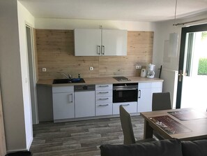 Kühlschrank, Mikrowelle, Ofen, Geschirrspüler