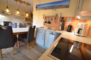 Kühlschrank, Mikrowelle, Ofen, Geschirrspüler