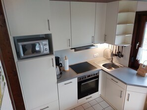 Køleskab, mikrobølgeovn, ovn