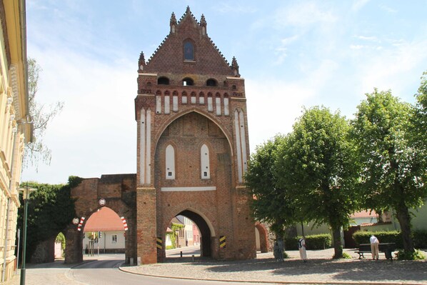 Unclassified image, 1 of 49, button