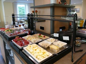 Unclassified image, 5 of 52, button