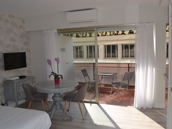 Fer et planche Ă repasser, Wi-Fi, draps fournis