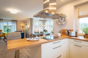 Unclassified image, 5 of 42, button