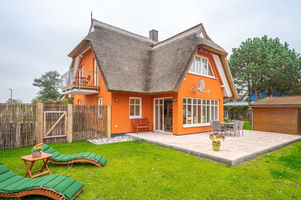 Unclassified image, 1 of 42, button