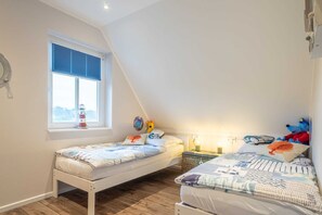 Unclassified image, 5 of 42, button