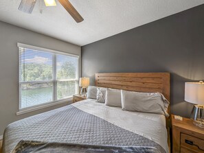 3 makuuhuonetta, työpöytä, silitysrauta/-lauta, ilmainen Wi-Fi