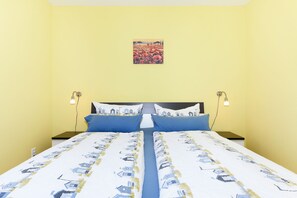 2 bedrooms, travel cot, WiFi, bed sheets