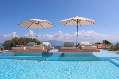 ANGIO VILLAS SPA WITH HYDROTHERAPY POOL