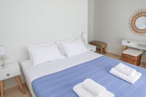 3 bedrooms, iron/ironing board, travel cot, free WiFi - ANGIO VILLAS SPA WITH HYDROTHERAPY POOL (Skiathos)