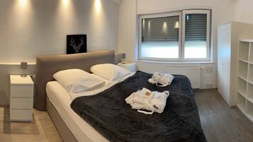 In-room safe, desk, iron/ironing board, WiFi