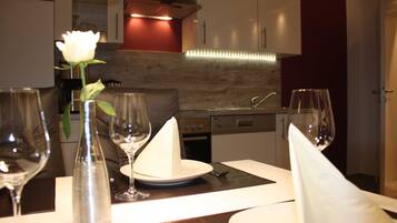 Fridge, oven, dishwasher, coffee/tea maker