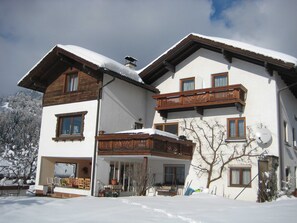 Unclassified image, 4 of 26, button