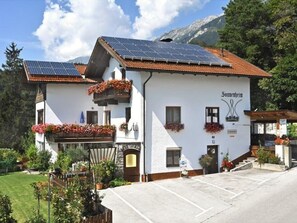 Unclassified image, 5 of 26, button