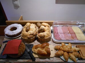 Unclassified image, 2 of 26, button