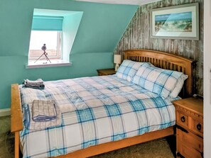 3 bedrooms, bed sheets