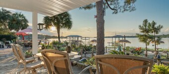 PETS WELCOME VERY QUIET on the Water of PNS Bay minutes from Navarre Beach