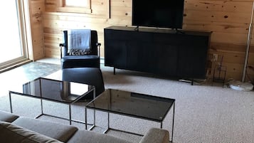Smart TV, caminetto, studio