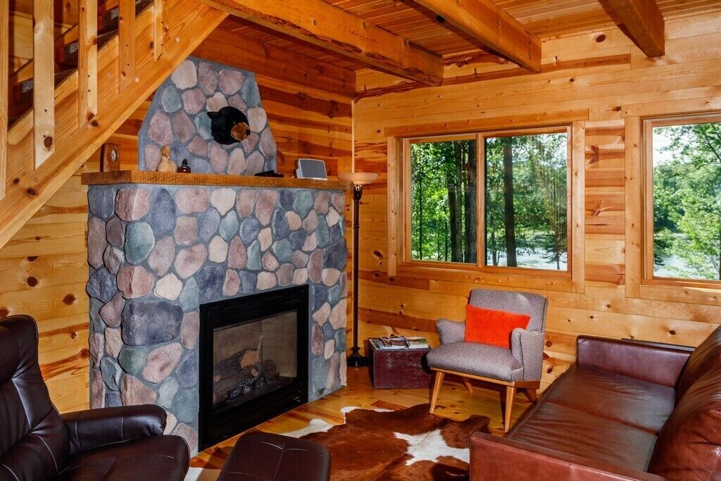 Smart-TV, Kamin, Arbeitsbereiche