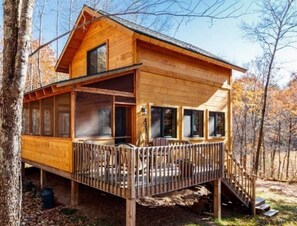 Exterior - Amazingly comfortable and secluded Northwoods getaway (Hayward)