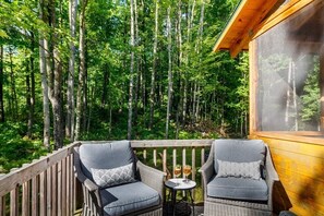 Property grounds - Amazingly comfortable and secluded Northwoods getaway (Hayward)