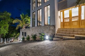 Exterior detail - Oceanview 4BR Villa • Epic Sunsets • Walk to Beaches, Dining & Concierge Service (Potrero)