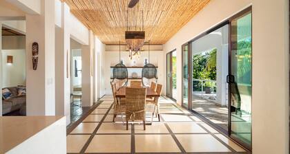 Atemberaubende neu renovierte Luxus-Villa mit Meerblick