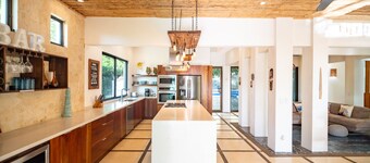 Oceanview 4BR Villa • Epic Sunsets • Walk to Beaches, Dining & Concierge Service