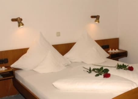 1 bedroom, in-room safe, travel crib, WiFi. Double Room 2 - Hotel-Restaurant Stadtschänke