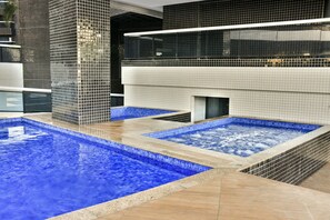 Indoor pool, outdoor pool - Landscape 2009 Diamond Apartment (Meireles)