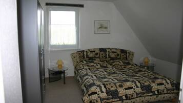 2 bedrooms, travel crib, WiFi, bed sheets