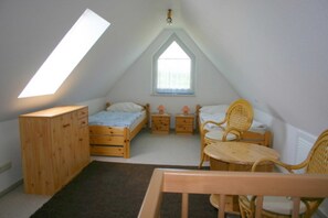 2 Schlafzimmer, Reisekinderbett, WLAN, BettwÀsche