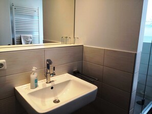 Unclassified image, 5 of 9, button - Double room 06 - Guesthouse & Strandhalle (Ahrenshoop)