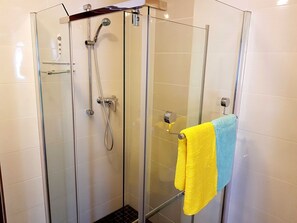 Shower, towels